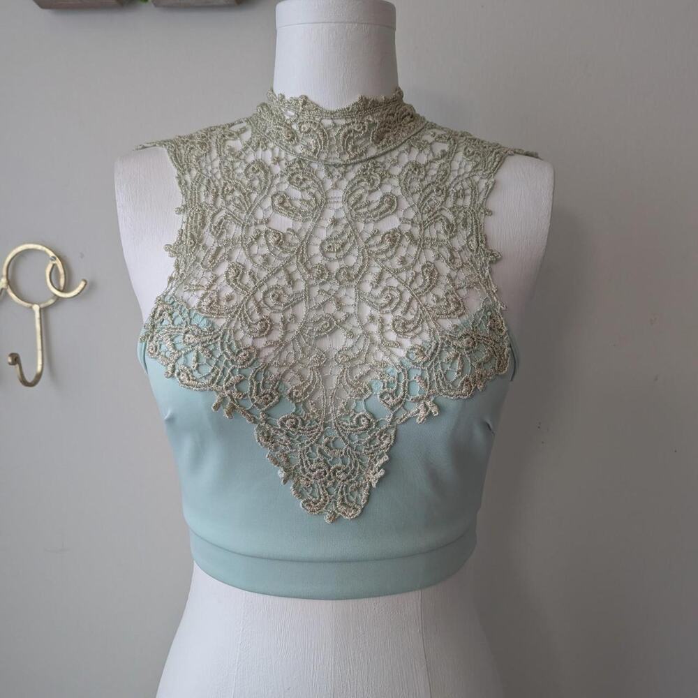 trac lace trim crop top